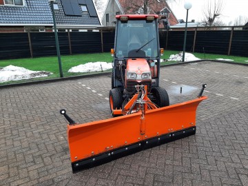 Kubota trekker met sneeuwschuif 12 0