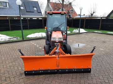 Kubota trekker met sneeuwschuif 13 0