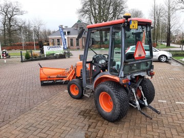 Kubota trekker met sneeuwschuif 3
