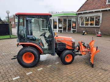 Kubota trekker met sneeuwschuif 5