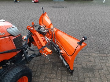 Kubota trekker met sneeuwschuif 6 0