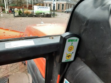 Kubota trekker met sneeuwschuif 9 0