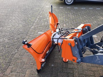 Sneeuwschuif v model giant 152m 2022 4