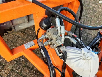 Sneeuwschuif v model giant 152m 2022 5