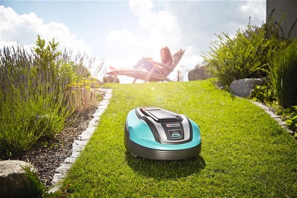 Vallen fusie beroemd Gardena R40Li - Gardena robotmaaiers - Hooghiemstra Hardegarijp BV - voor  zitmaaiers, kettingzagen, bladblazers, hogedrukspuiten, bosmaaiers en nog  veel meer!